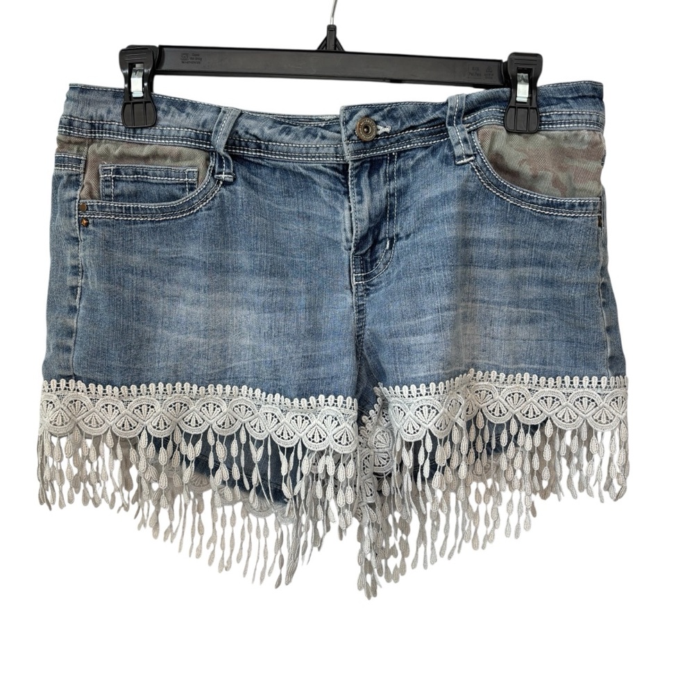 LEI Denim Shorts ASHLEY LOW RISE Women’s 9 Lace Fringed Trim Faded Camo Detail